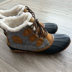 Sorel Tan and Gray Women's Boots